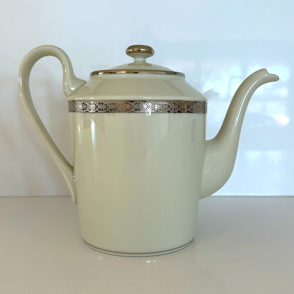 Fitz and Floyd Coffee Pot and Lid Richmond Platinum Leaf Band Design